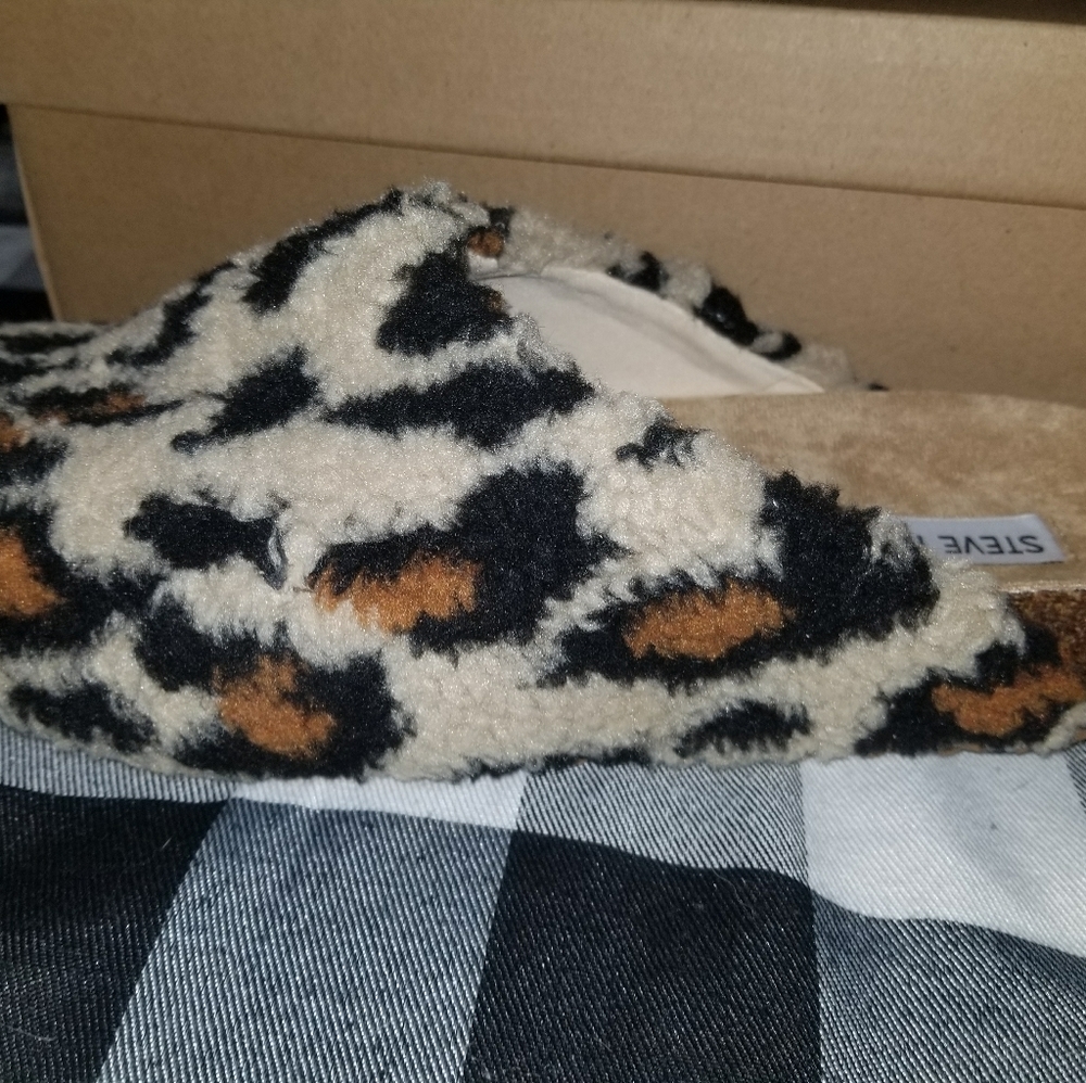 NIB Steve Madden Leopard Fuzzy Mules Size 10